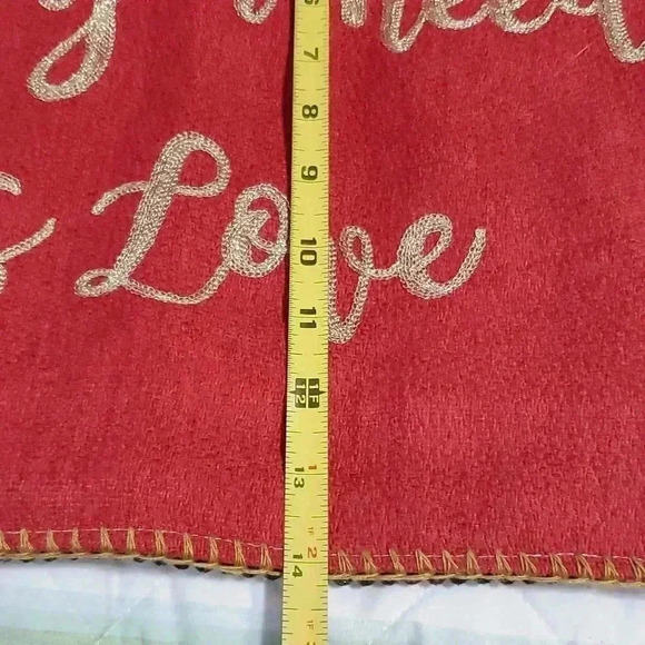 2 pillow covers (not the same) - Picture 3 of 8